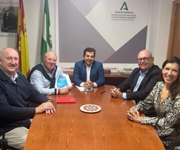 Alumni Huelva se reúne con el delegado José Manuel Borrero para presentar el proyecto VoluntApp